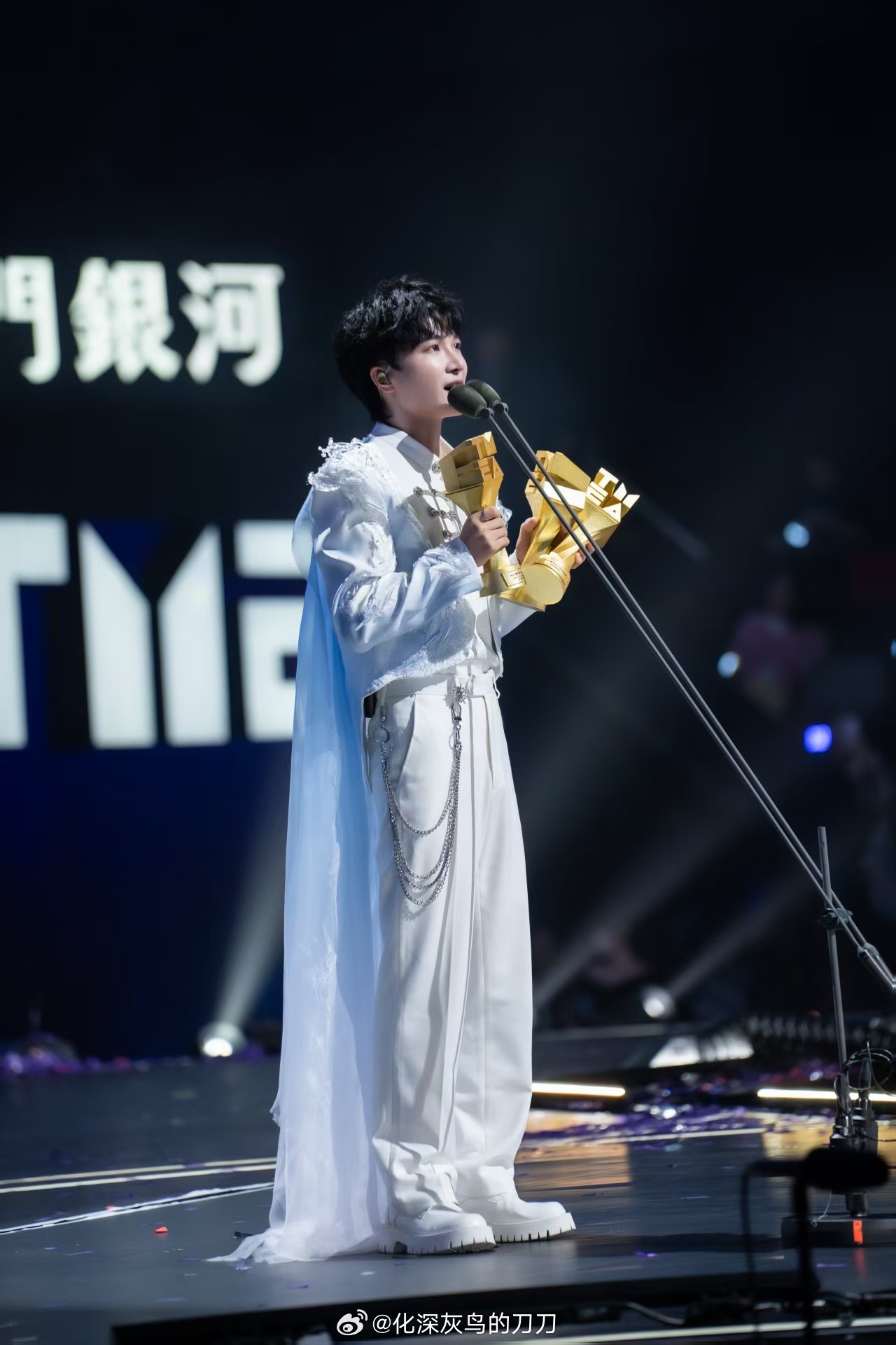 周深周深6赴TMEA见证音乐成长路 嗯，看吧，周深的高度才是标准高度