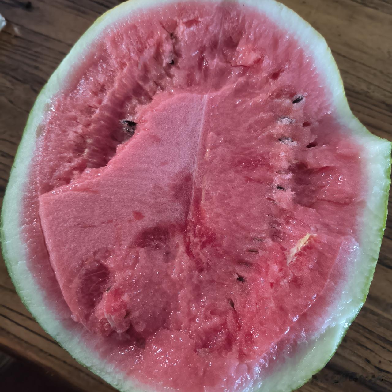 看到妹妹那边的物价，我有点不敢相信

昨天傍晚我出去溜一圈，又遇到了那个卖西瓜的