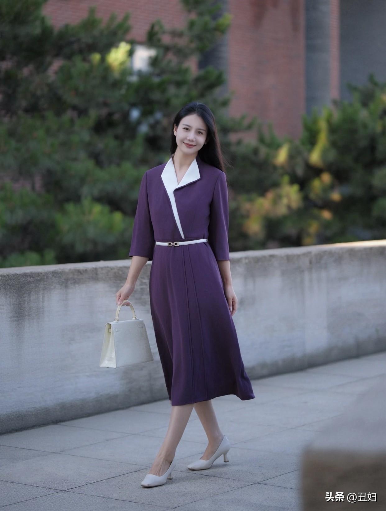 人品才华美貌，对于女人哪个更重要人品却是一辈子的底牌。待人真诚、善良、有底线的女