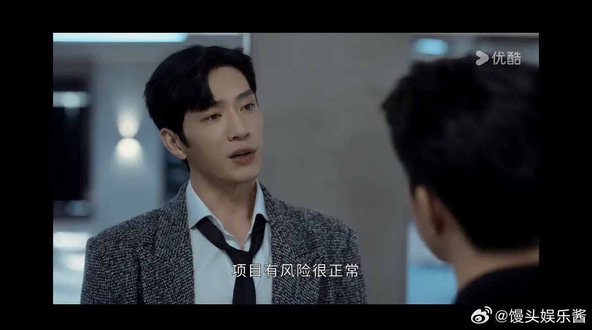 早春晴朗为什么执着于怼脸拍摄？井柏然的脸太崎岖了，全身比例又有点虐 ​​​