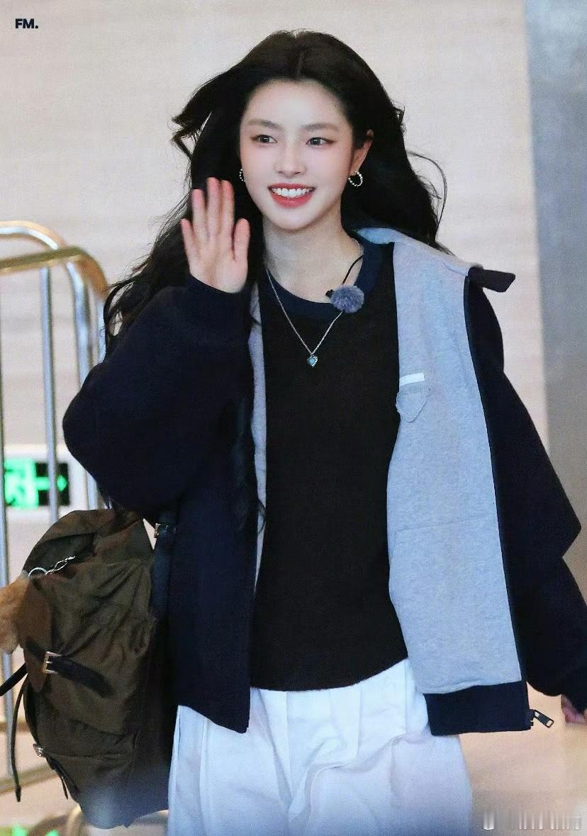 徐若晗五十公里桃花坞6上班路透，好明媚啊 完全沈惜凡即视感 录制顺利～ 