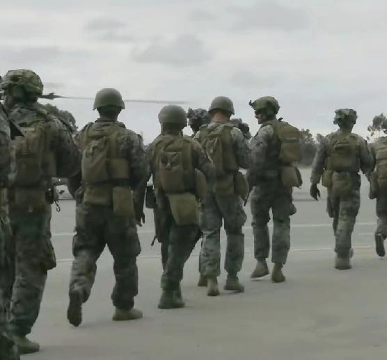 一顿操作猛如虎，炒股全看特朗普。川普：巴菲特算个什么股神，我才是股神。主业就是在