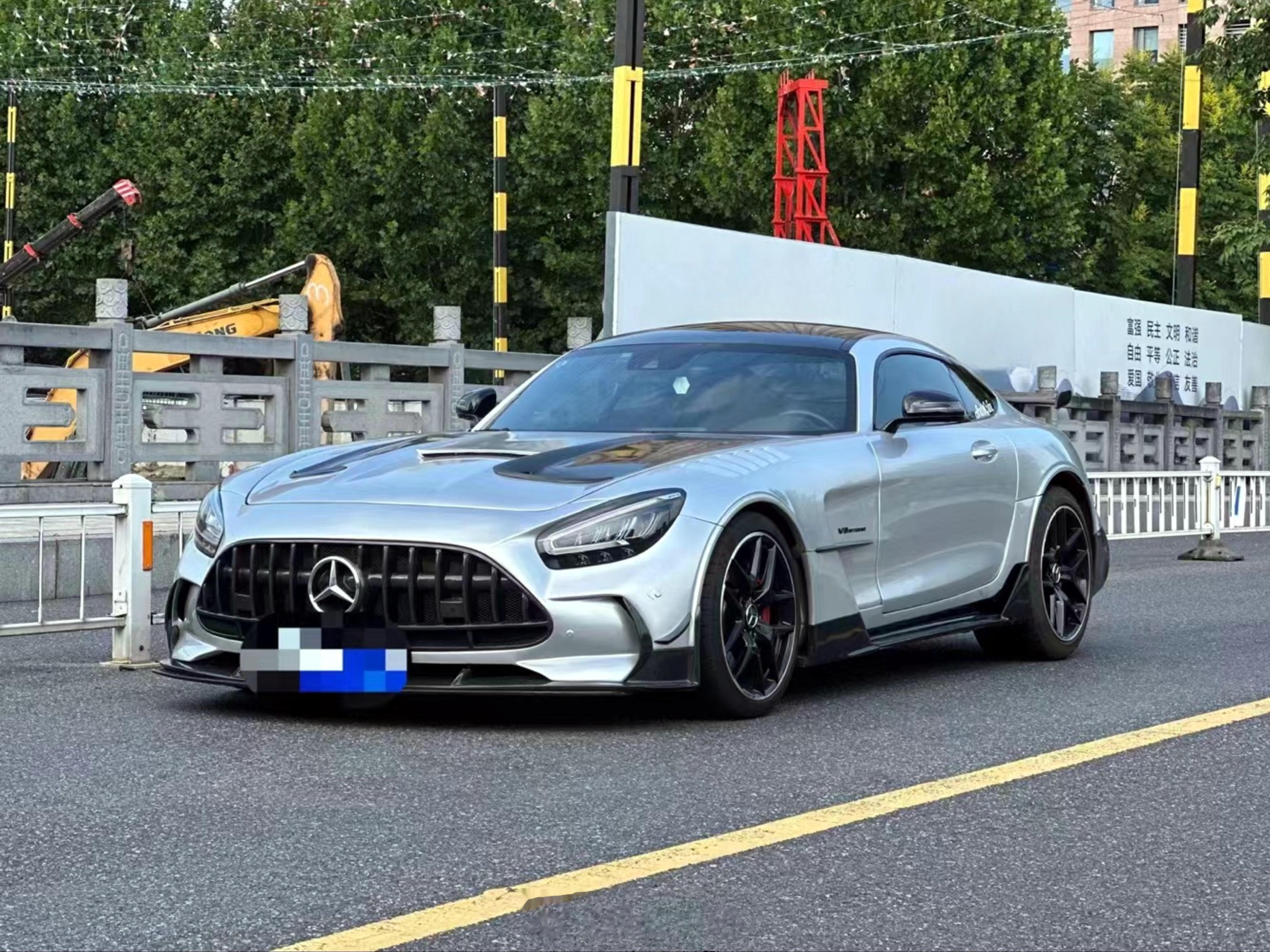奔驰 AMG GT 哑光灰 二手车2020年2月上牌，20000公里当时新车办下