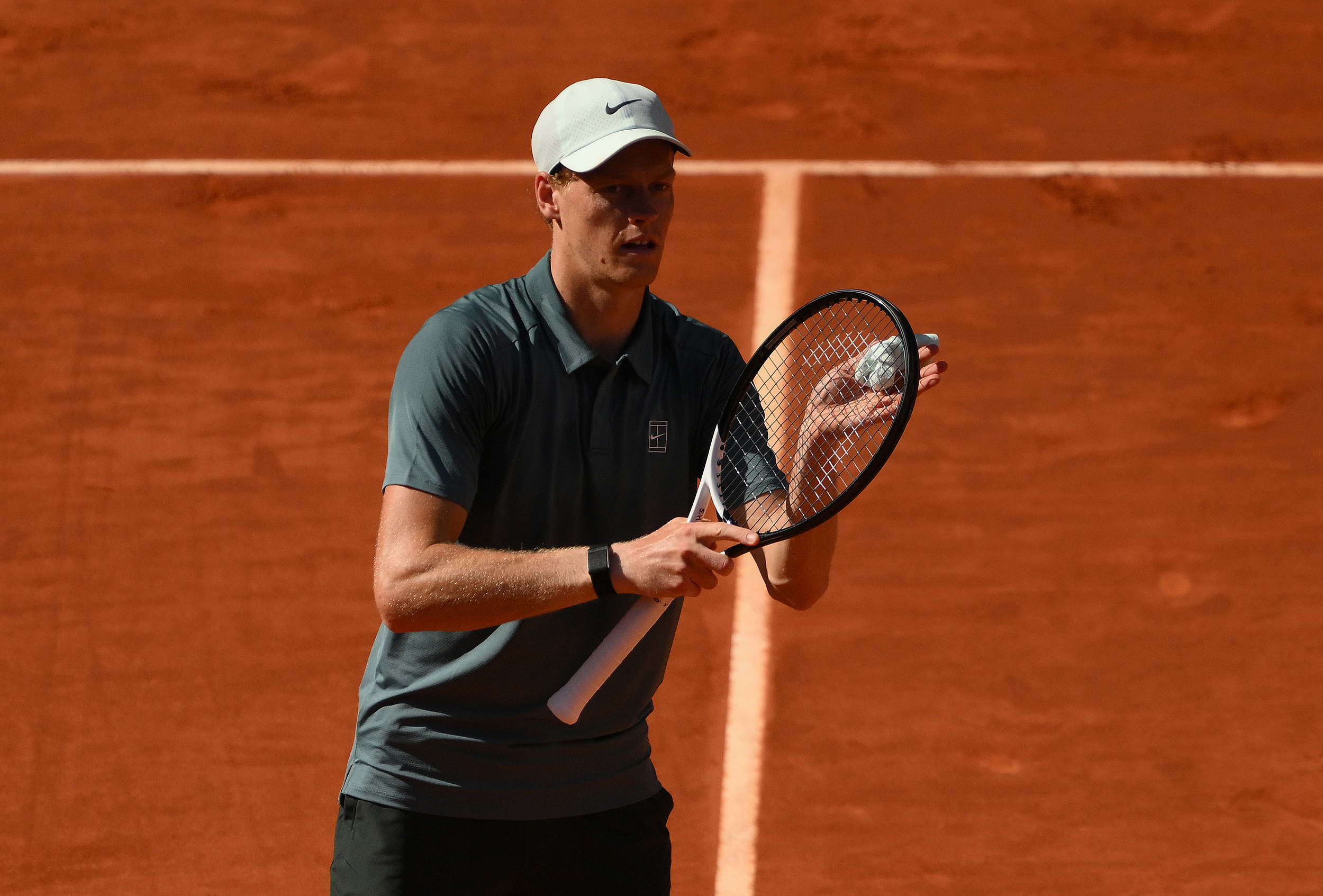 辛纳6-2/7-6(0)击败霍达尔，巡回赛21连胜，大师赛26连胜，闯入马德里四