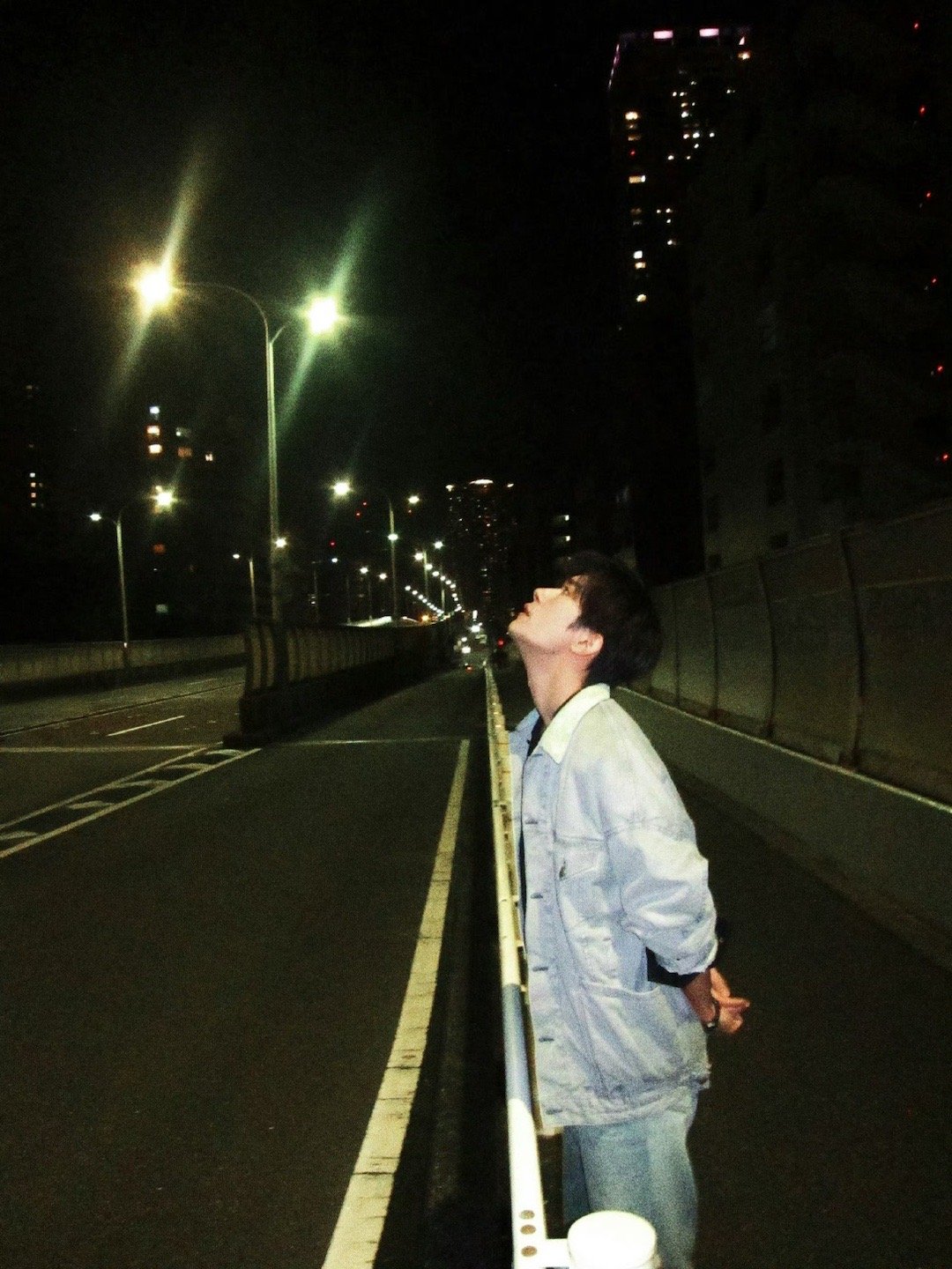 易烊千玺24岁生日大片  易烊千玺24岁生日大片来啦，希望在以后的日子可以每天开