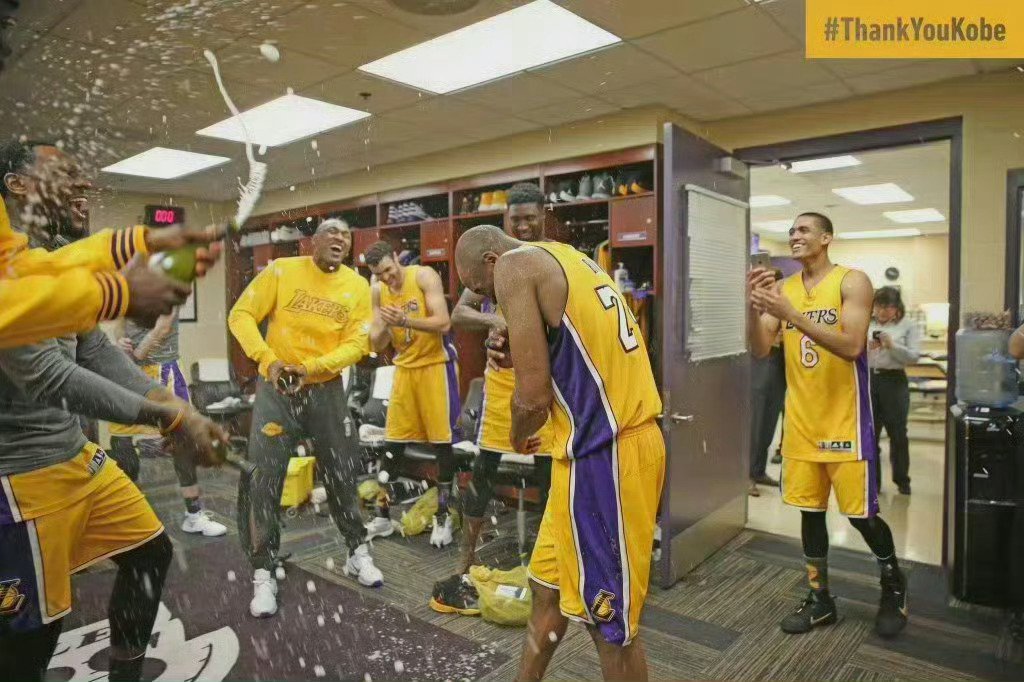 最后一次更衣室狂欢💜💛十年了依然在被科比激励科比退役十周年全网热点共创计划