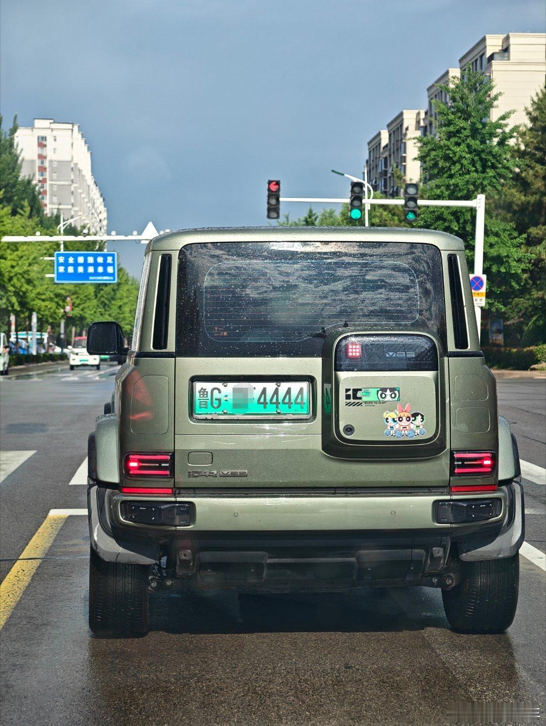 哪些功能开大车必备大v聊车 城市通勤为主：优先选360全景影像，后轮转向和自动泊