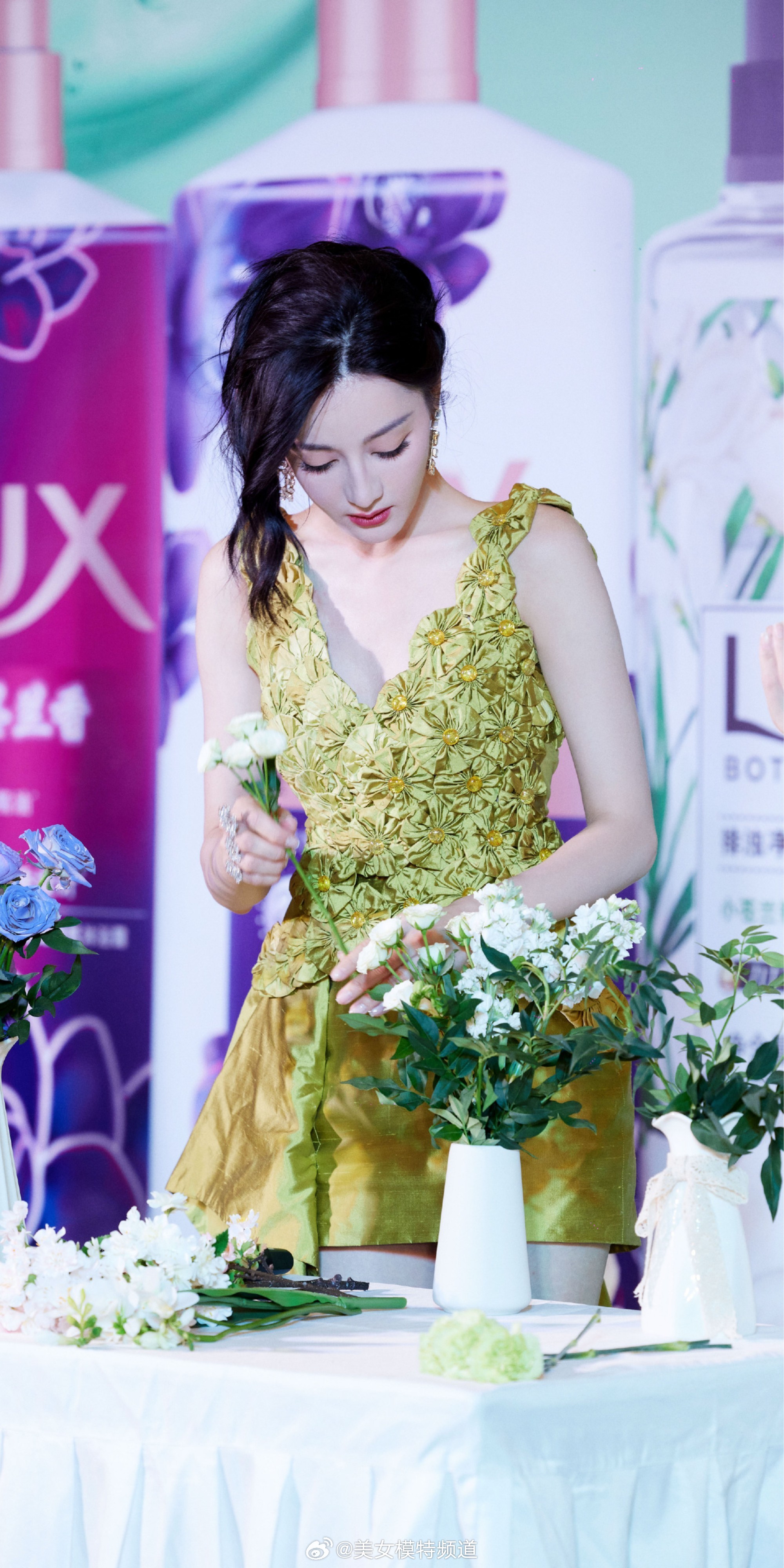 迪丽热巴直播花仙子造型 