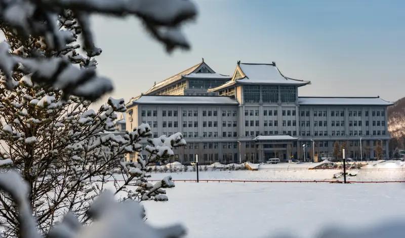 吉林大学是一个好的大学吗吉林大学的确是一个非常好的大学，是教育部直属的985工程