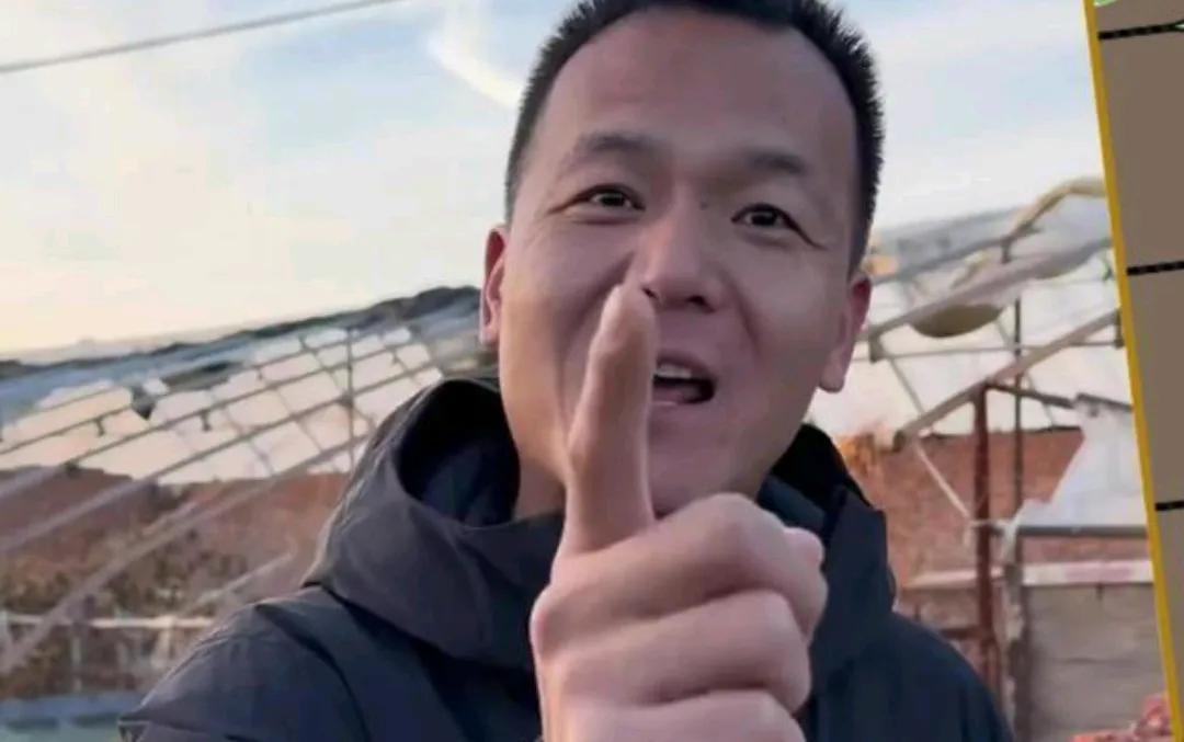 网红训狗师直播给狗洗澡，狗却意外死亡，这在网络上掀起了轩然大波。
近期，著名训狗