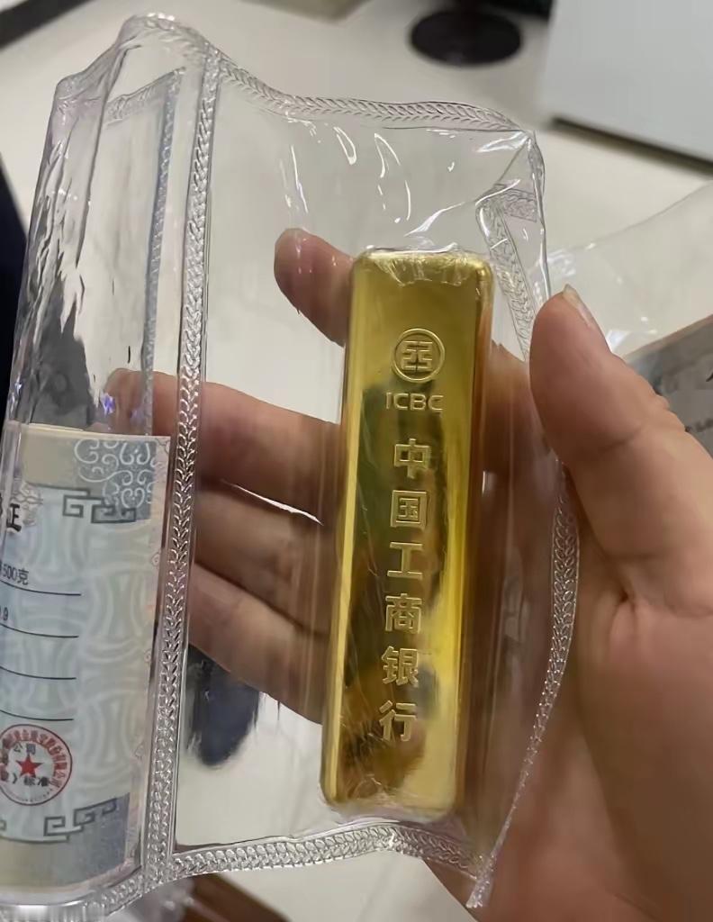 看了今天的金价，我感觉自己血压飙升了，6月23日，金价从902直接跌到了896一