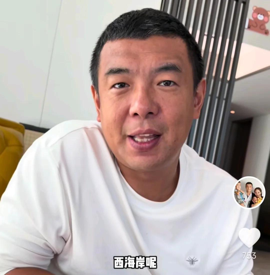 前国脚徐亮表示，
青岛西海岸选择郑智当主教练，其实是个非常明智的选择。因为他认为