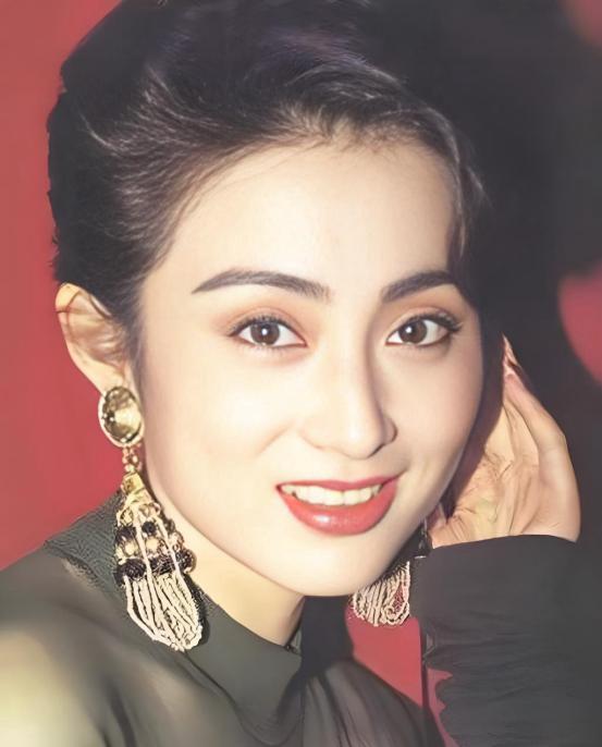 1996年，张敏被逼得走投无路，只身来到上海滩发展，“京城四少”之一的汪雨对张敏