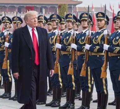 满口谎话的特朗普，竟然能够在采访时公开称赞中国仪仗队。
在北京时间，2月20日，