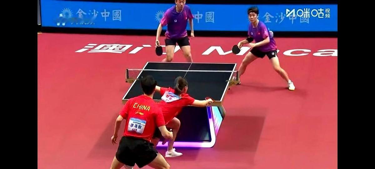 “赢了！”徐海东一屁股躺地，握拳怒吼，钱天一冲过去击掌，观众席已经开始放庆祝歌。