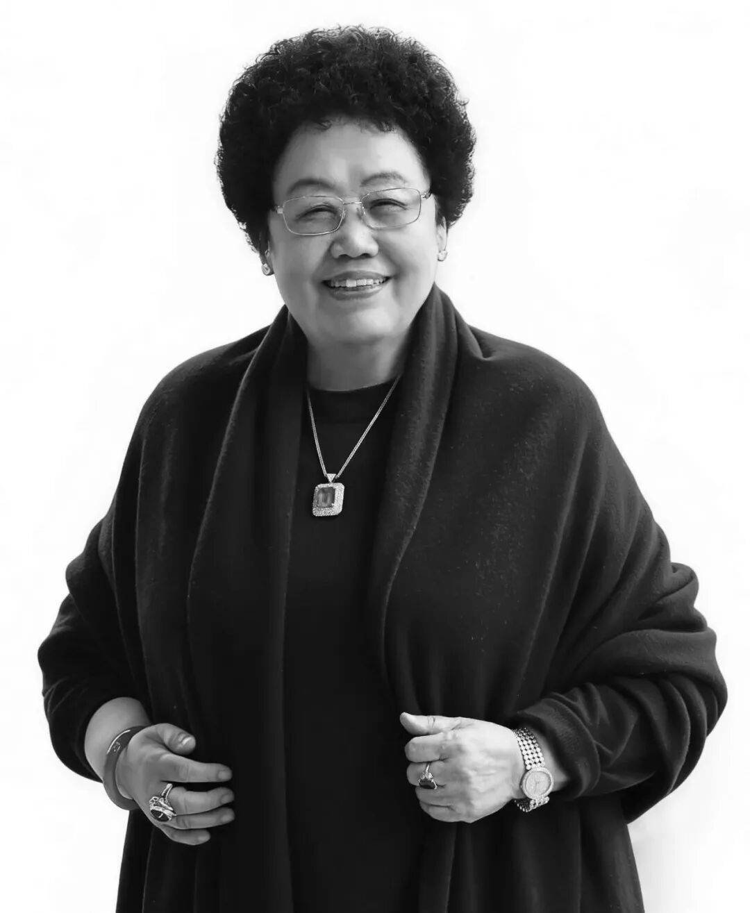 “中国紫檀女王”陈丽华逝世，曾是中国女首富，47岁时倒追“唐