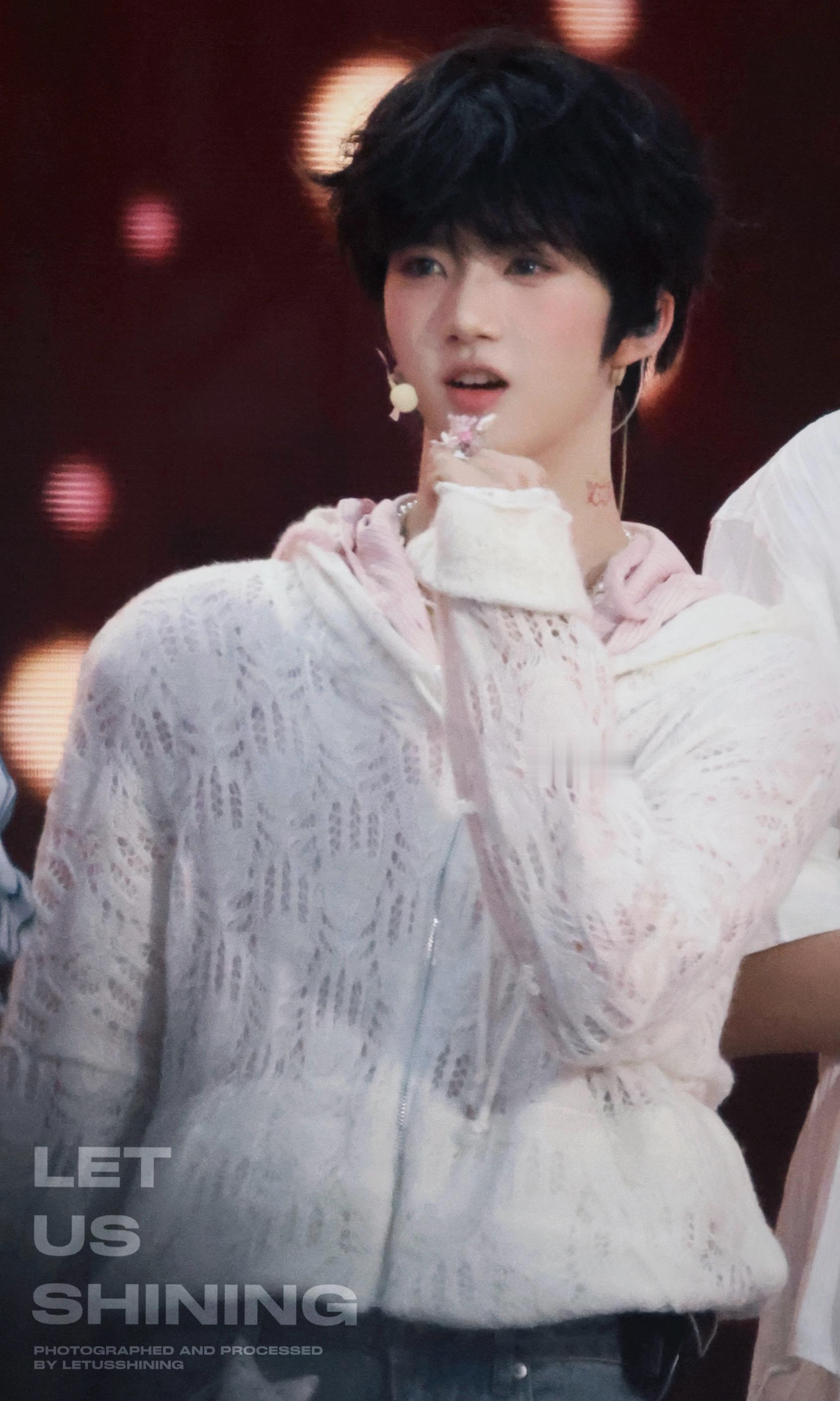 同一位拍摄的新音上的张函瑞、李煜东©️LETUSSHINING 