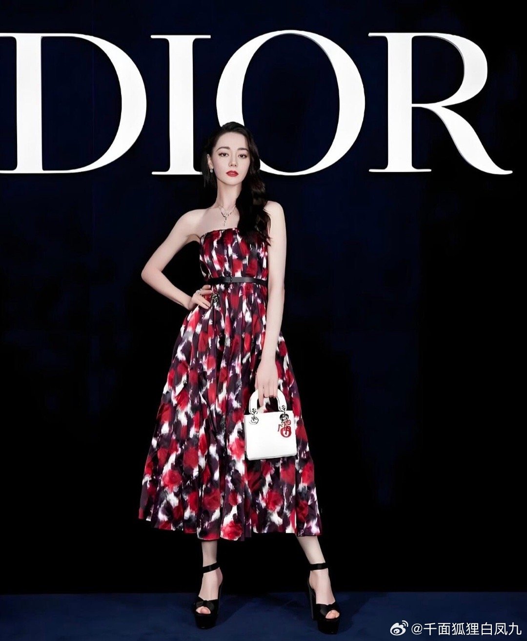 迪丽热巴代言迪奥造型集合 迪丽热巴闪耀巴黎迪丽热巴扛起裙摆就走了