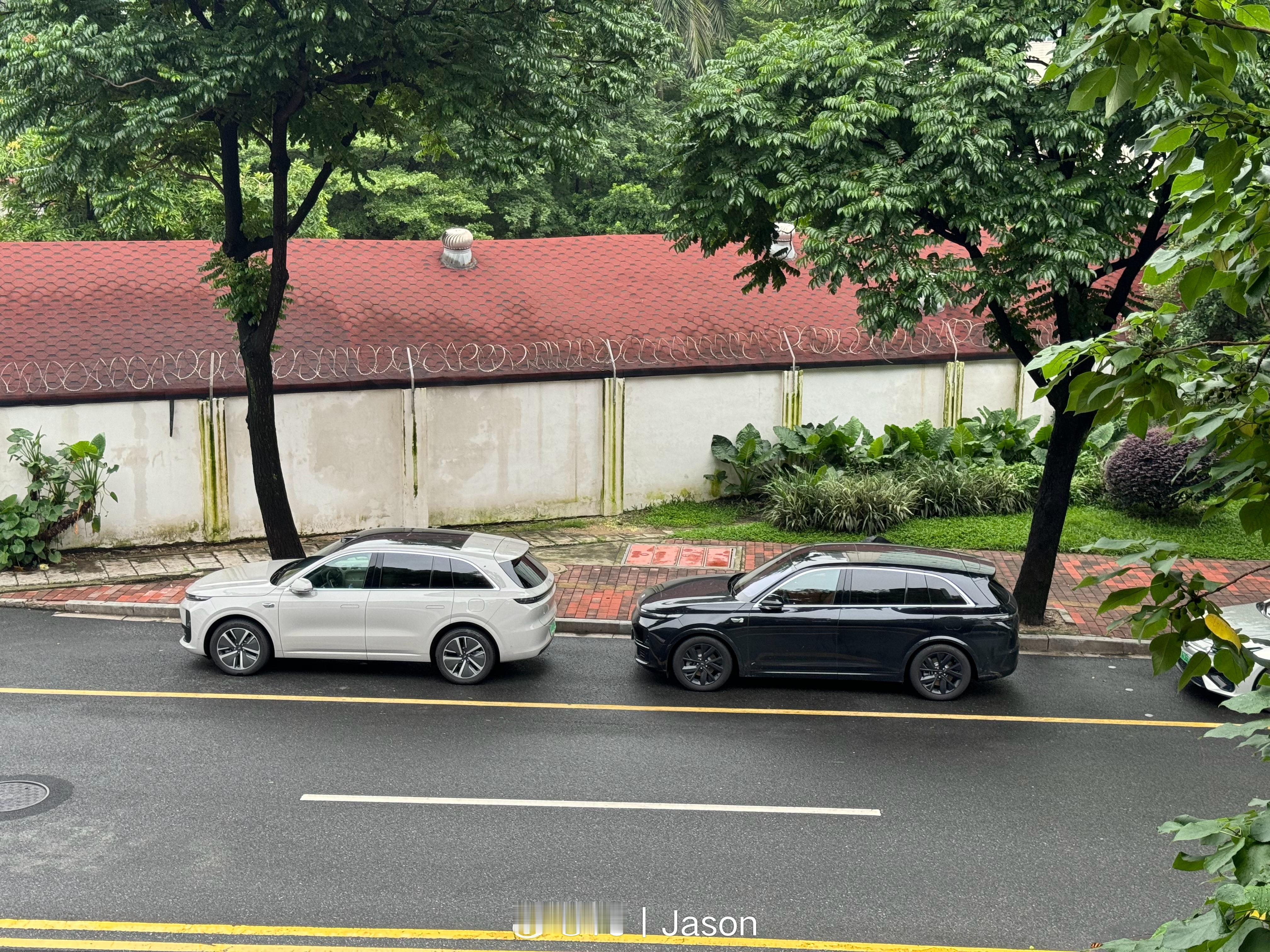 开黑色 L7 Pro 的 Pan：今天我把车停在你车后面了。开白色理想 L7Ma