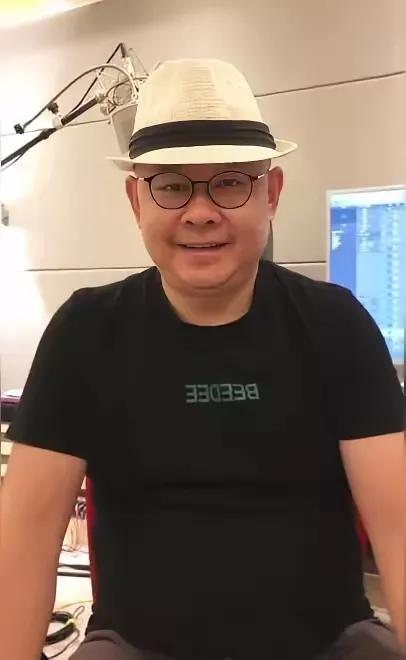 这简直就是国际玩笑
韩国媒体竟然敢，
说刀郎是韩国人。
大家说刀郎现在也需要申遗
