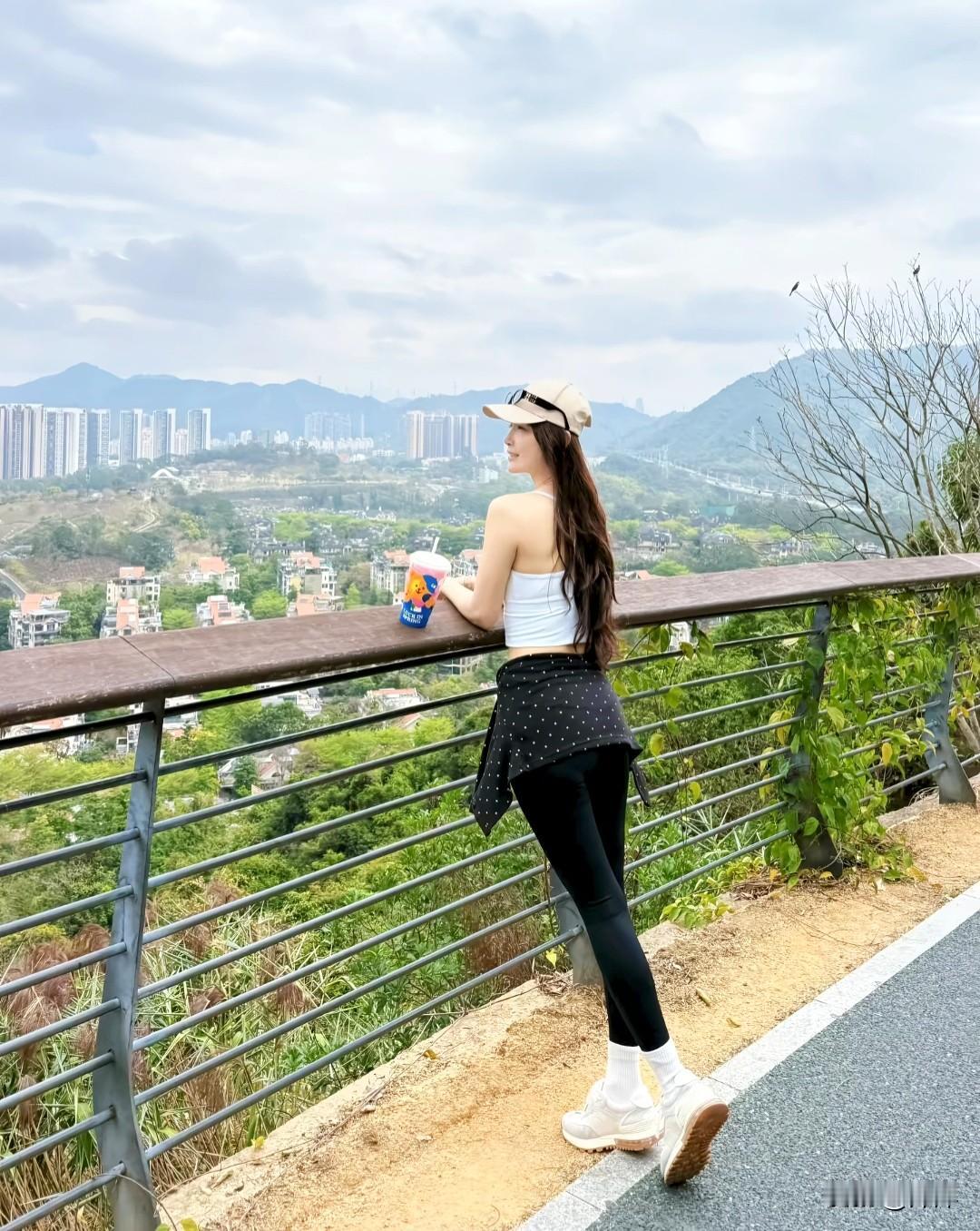 好高骛远
 
很多人常把“好高骛远”挂嘴边，却未必真懂它的意思。
好，是喜欢；骛