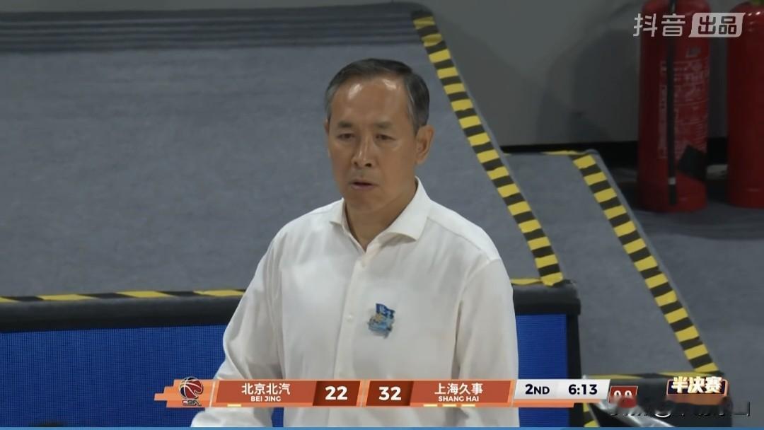 CBA季后赛半决赛G3“京沪”大战，半场结束上海客场49-29领先北汽。
  5