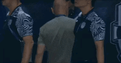 如何看预定三连冠的中超冠军在亚冠的表现。
近几年海港在中超踢出了统治力的成绩，特