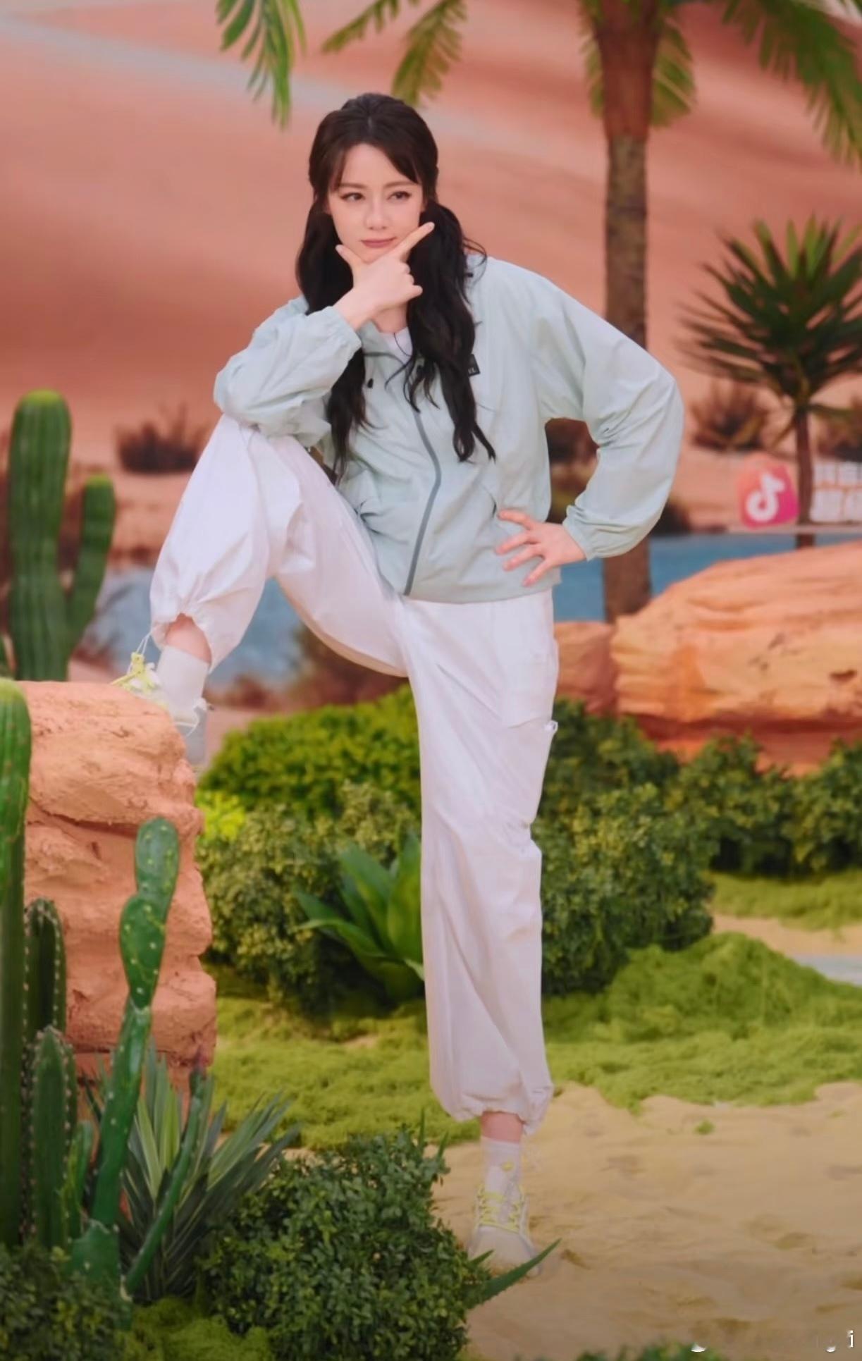 迪丽热巴工作室 王亚飞好萌 