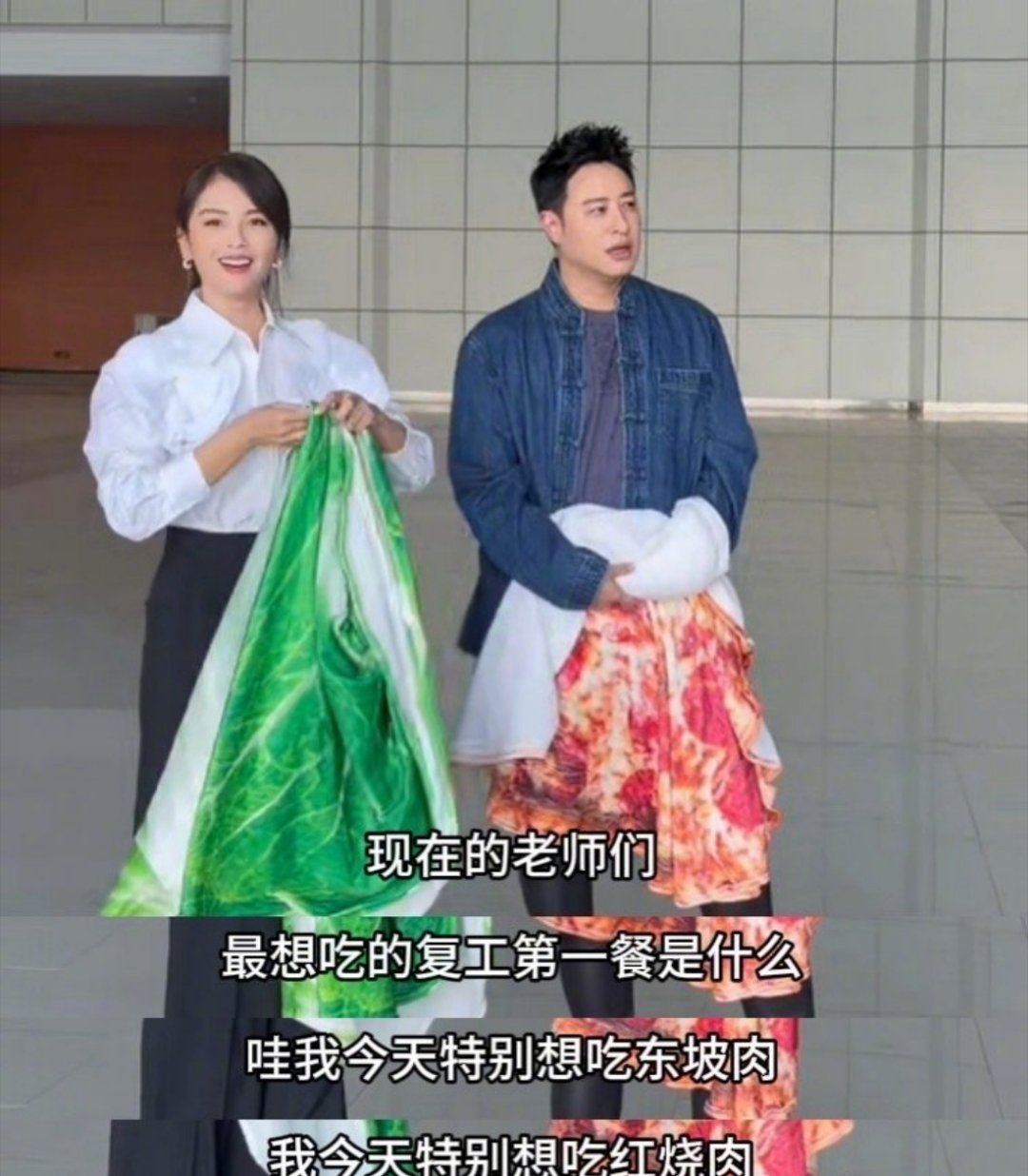 潘玮柏刘涛鸳鸯锅，一个披生菜一个香肠披萨！俩人一站就是荤素套餐[泪奔] ​​​
