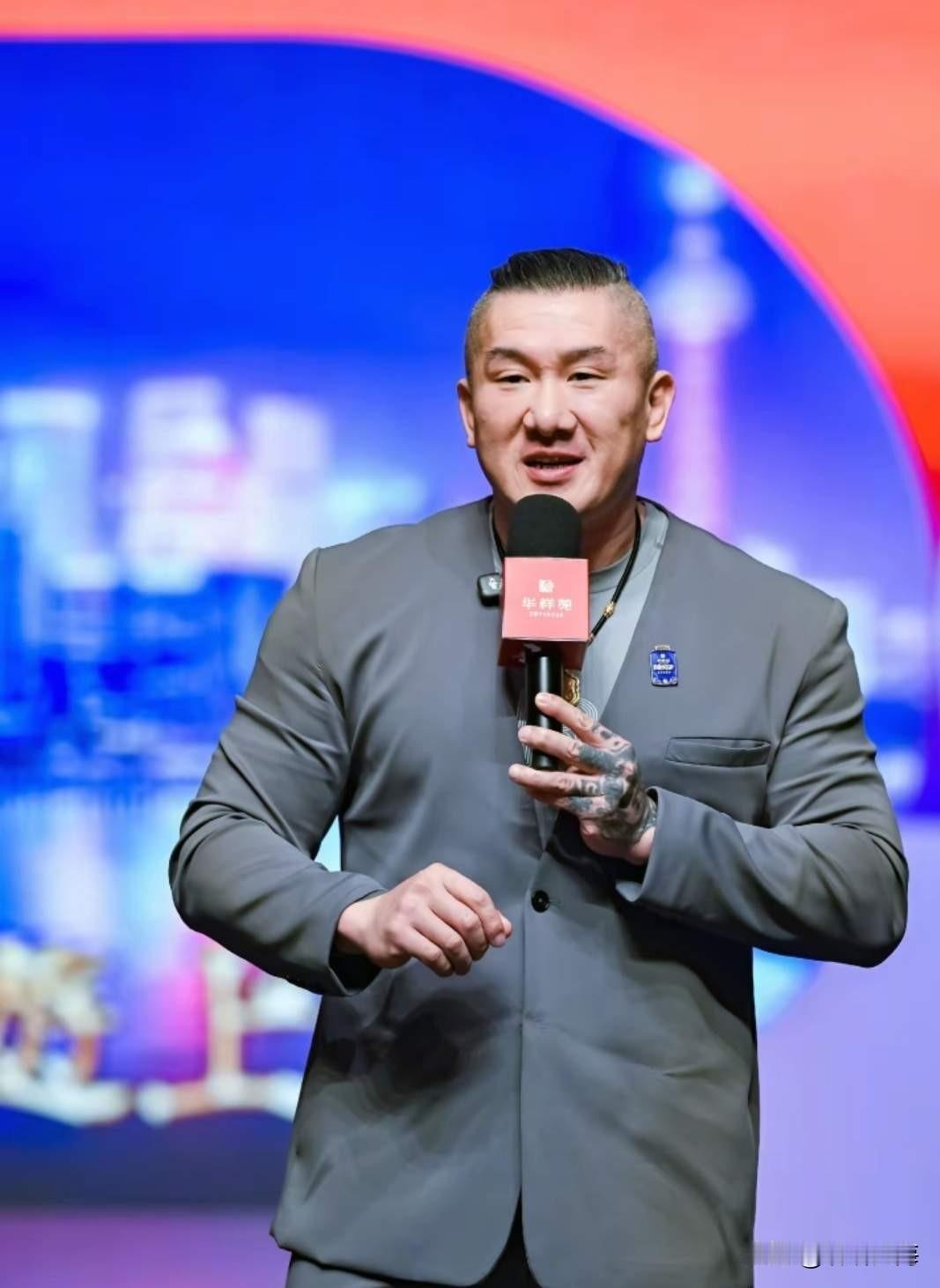 曾仕强先生那预言太准了！台湾会被意想不到的人带回来，现在看来，那人可能就是馆长陈