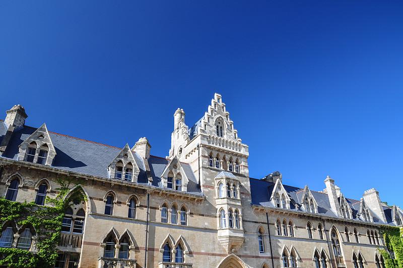 世界二十所顶流大学
（三）牛津大学
       牛津大学的顶尖口碑绝非单纯靠排