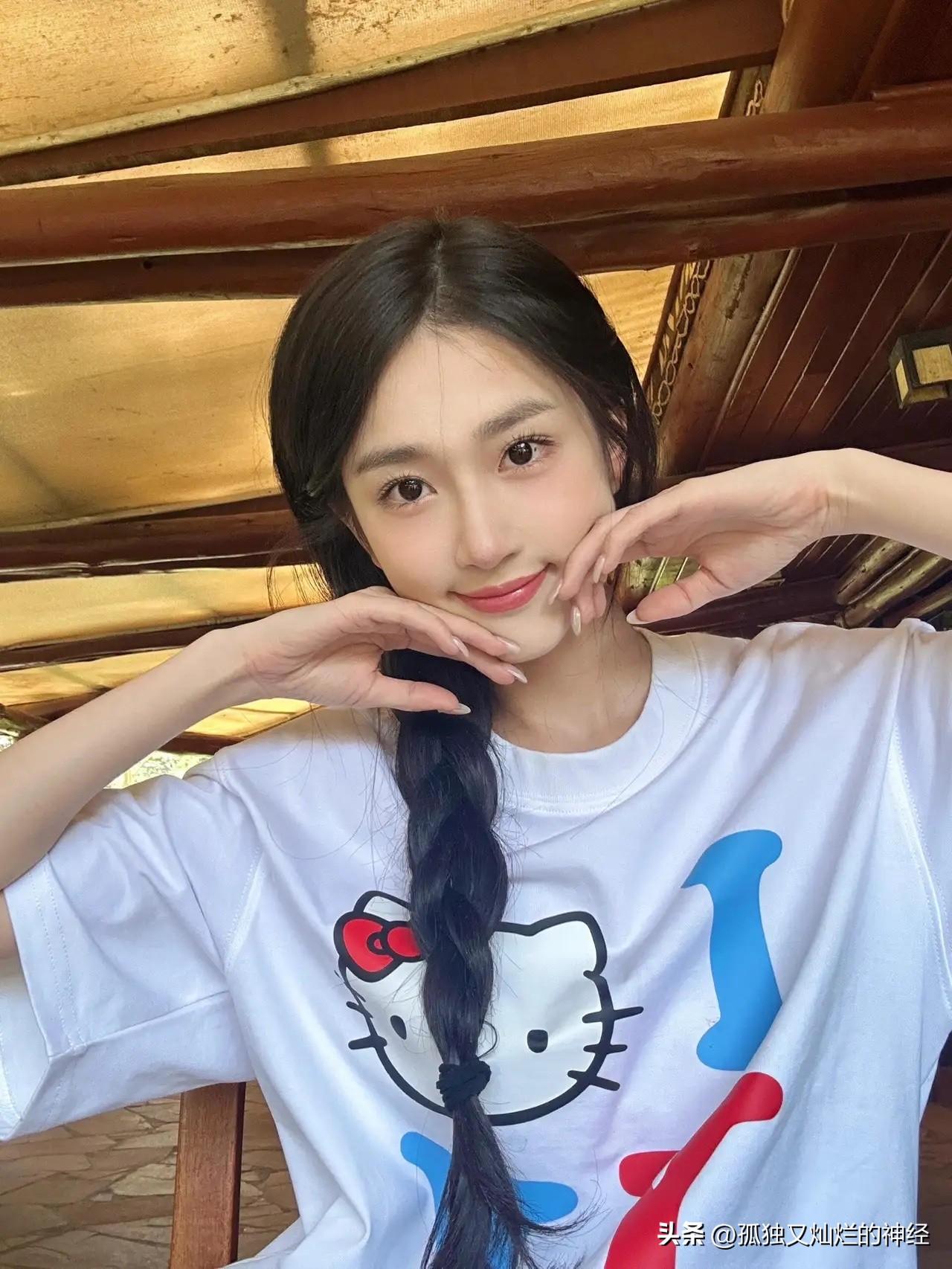 美到骨子里的女人，是什么样子的爱笑的女孩子总是那么的可爱！