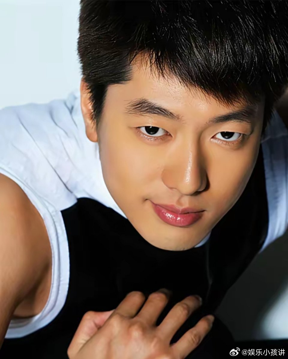 说实话，单纯善良的人不适合进入演艺圈啊！潘粤明、凌潇肃就是典型的例子潘粤明来自书