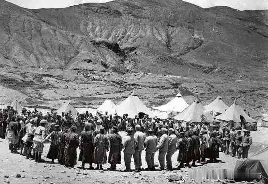 1958年平定叛乱后，在1959年的玉树地区，叛乱又重新开始！叛军高达几万人，平