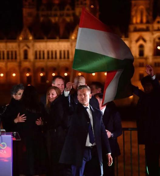 刚当选的匈牙利总理毛焦尔在与匈牙利总统会面后，要求他识相点体面辞职，“如果他不走