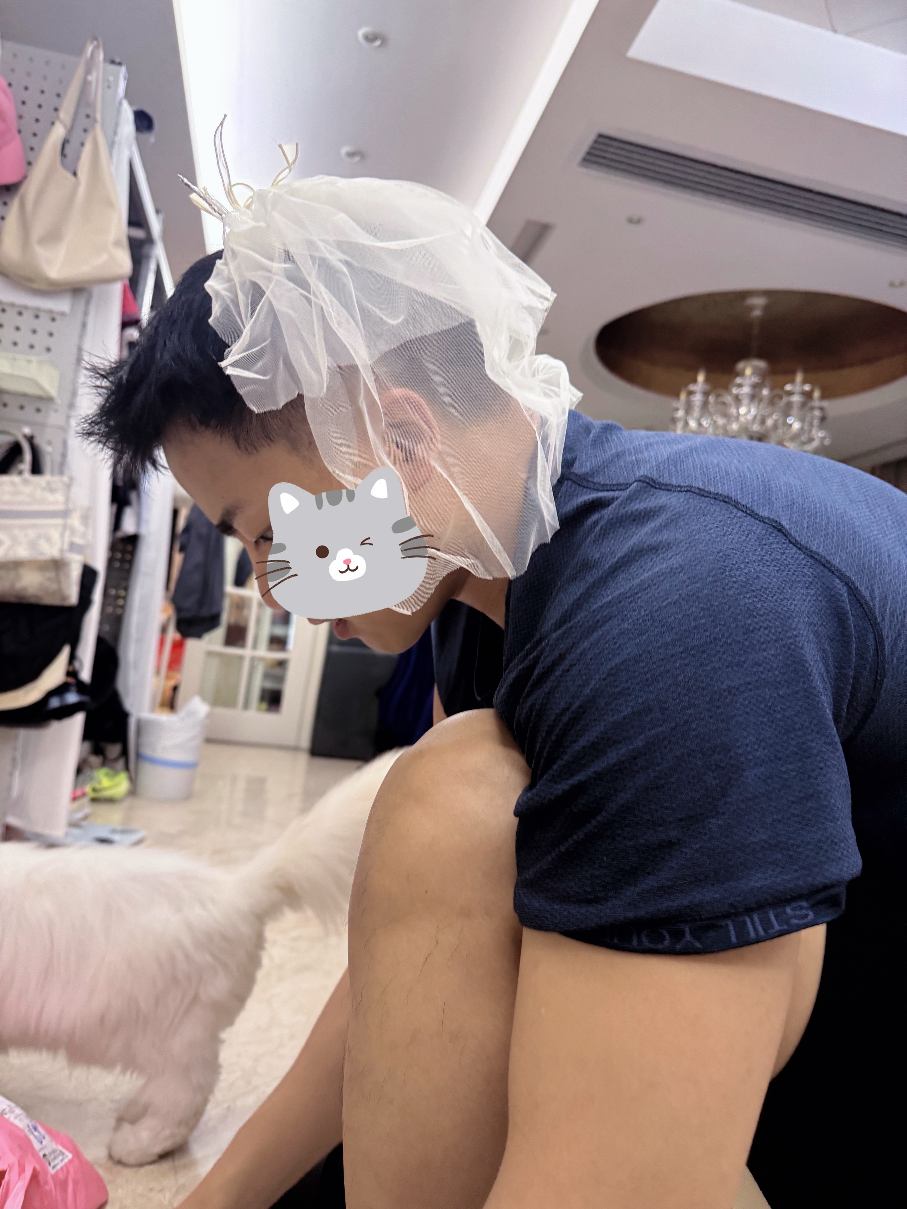 薛老师昨晚回家拆快递拆到我给绾绾们买的发卡头纱薛老师：以为你又要结婚了我装作听不