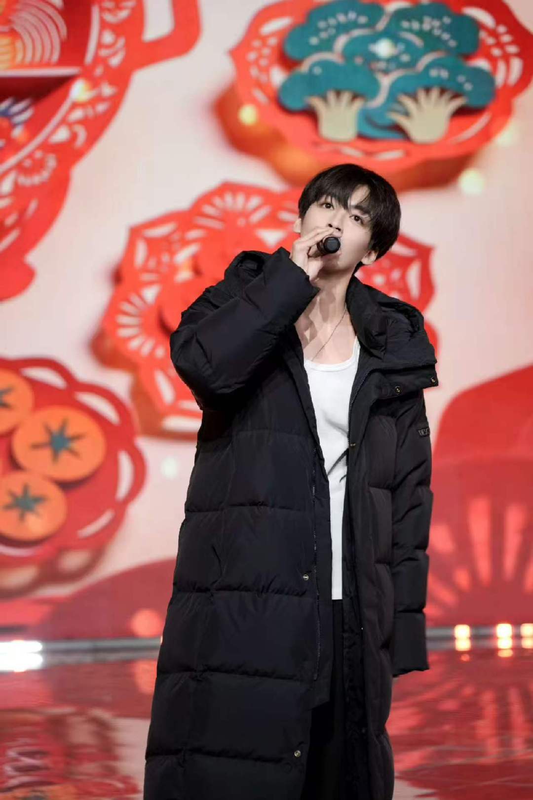 何洛洛解锁火锅的一百种何洛洛年夜饭解锁火锅的一百种 期待何洛洛的年夜饭舞台！ 