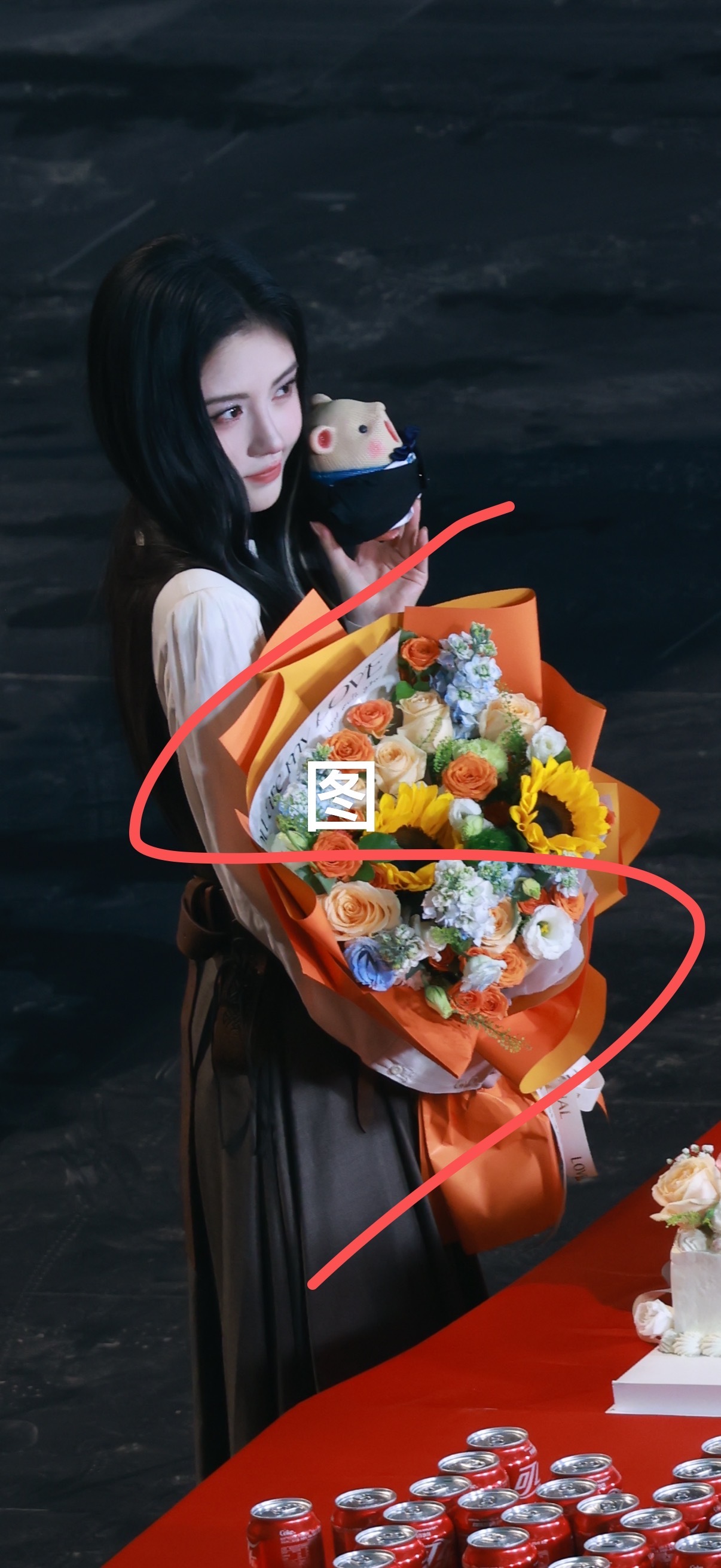 杀青啦，期待早日播出～鞠婧祎苏绿夏杀青 ​​​