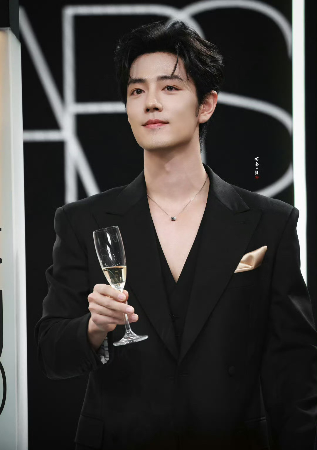 肖战Nars活动现场直拍，矜贵优雅俊逸的翩翩公子！！