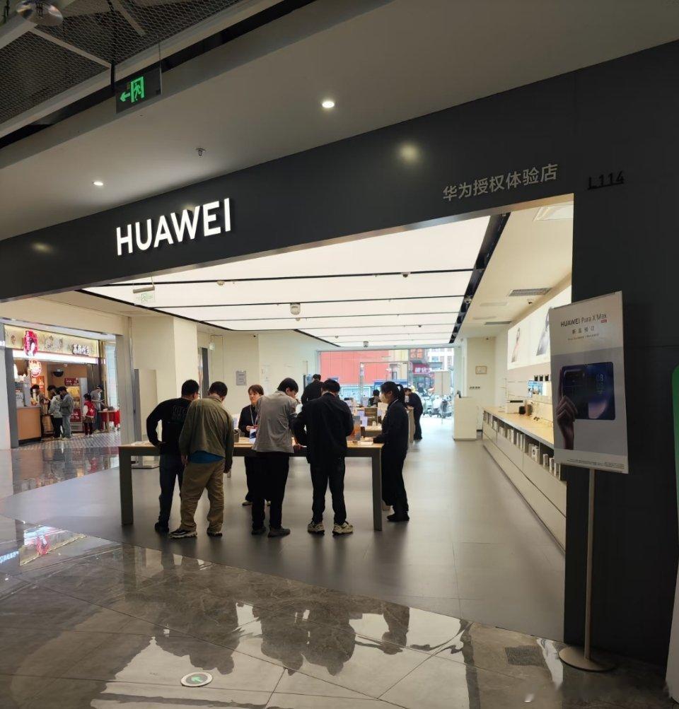 华为和OPPO，为什么人流量差距这么大OPPO系统也不差啊？ 