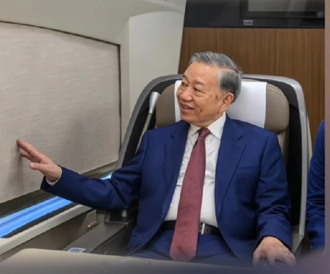 苏林在北京，体验中国高铁，昨天越南自己首条高铁刚动工，准确说城际高铁，首都河内→