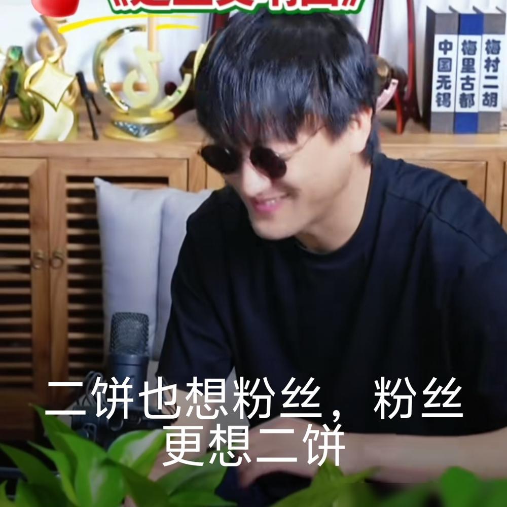 看似神雕侠侣，但是生活不是演戏！一个直播间只有几百人在观看，但是通过他俩的不懈努