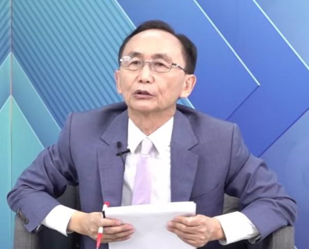 吴子嘉：警告郑丽文不要鬼扯

媒体人吴子嘉8月4日在节目中表示，“郑丽文我警告你