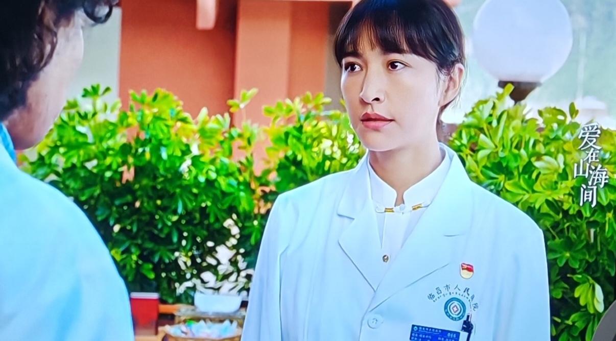 正在播出的电视剧《爱在山海间》里，演员巩峥和曲尼次仁，不再是夫妻，曲尼次仁出演医