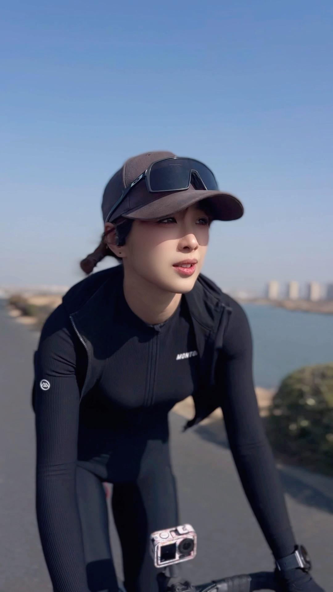 解锁新视角。不是骑行自由，是骑了才自由