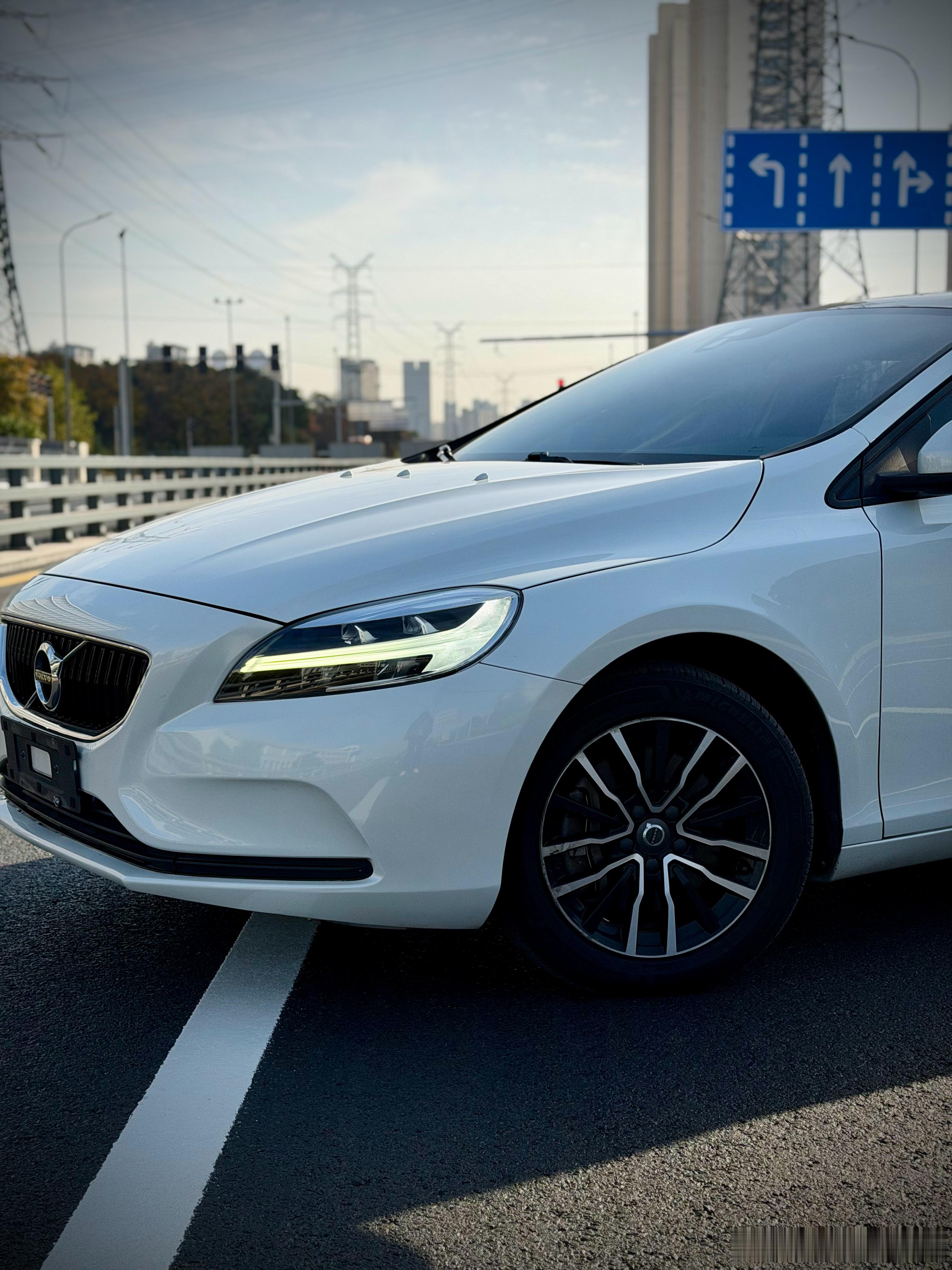 沃尔沃v40已售，服役陕西西安好几年的老客户了，原本想买个昂克赛拉我说加点买什么