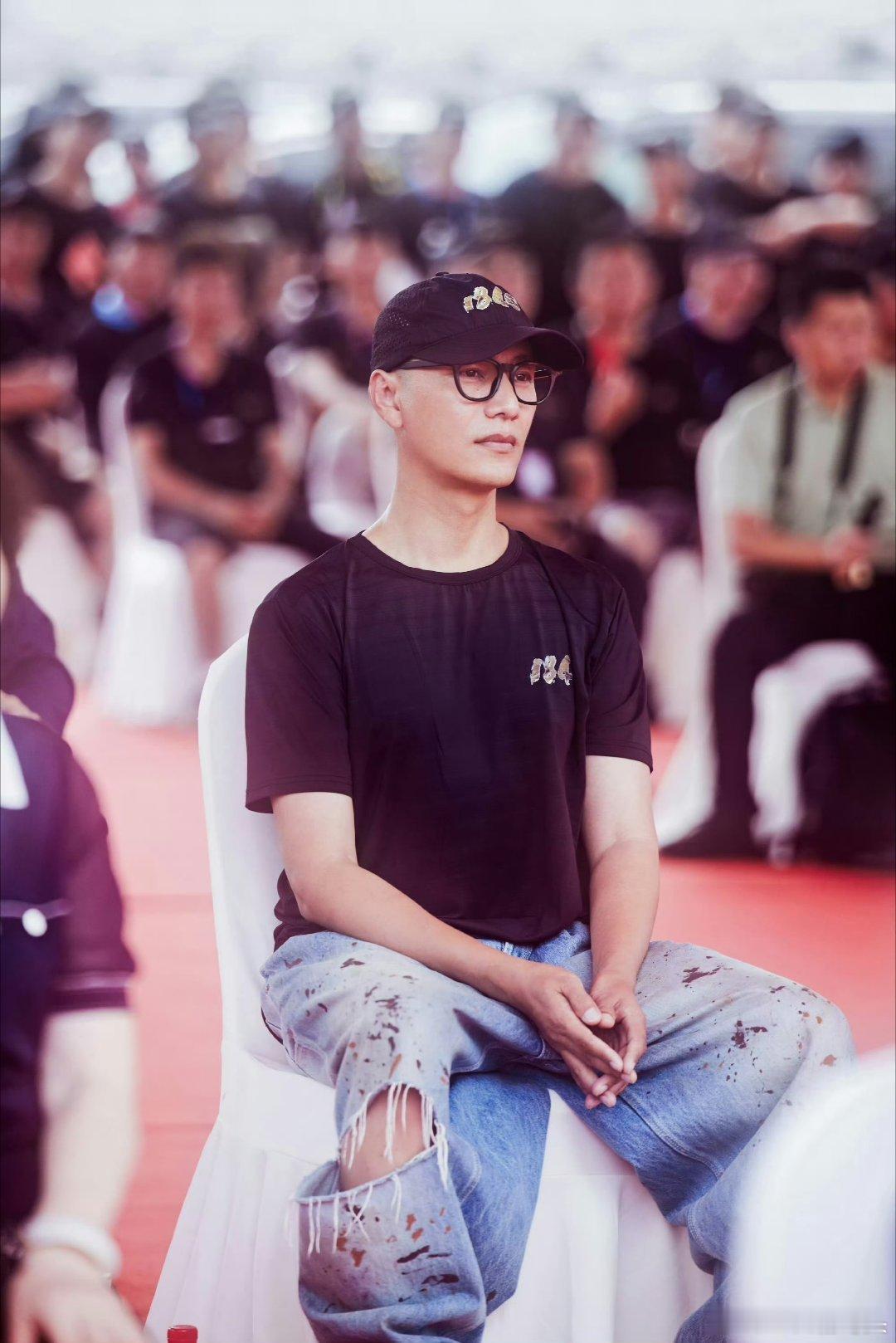 陈坤为演林则徐剃光头第一次见光头的陈坤第一次见光头的陈坤也太拼了！说剃就剃，清瘦