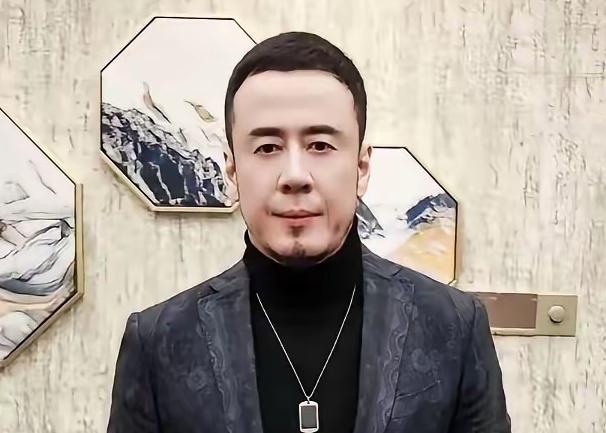 53岁杨坤，一生奔赴音乐，唯独缺席烟火家常

今年杨坤已经53岁，旁人眼里该完成