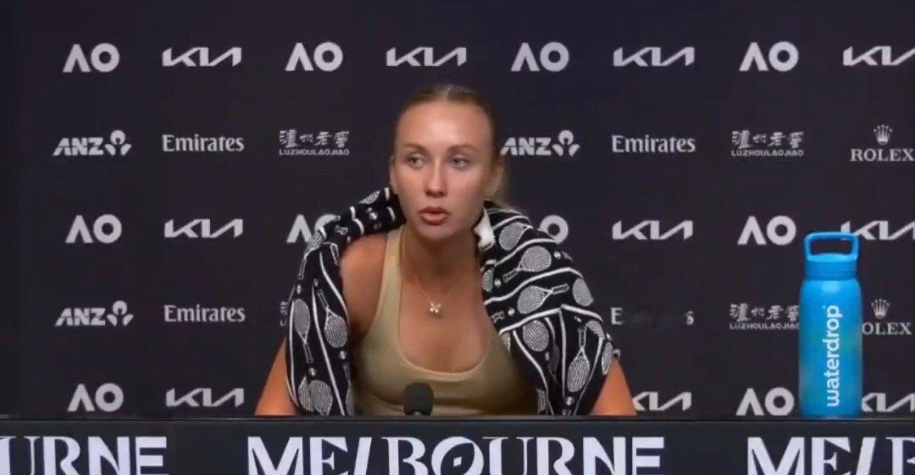 去年波塔波娃转奥地利国籍的时候，发布的声明完全抄袭卡萨金娜转澳大利亚国籍的声明（