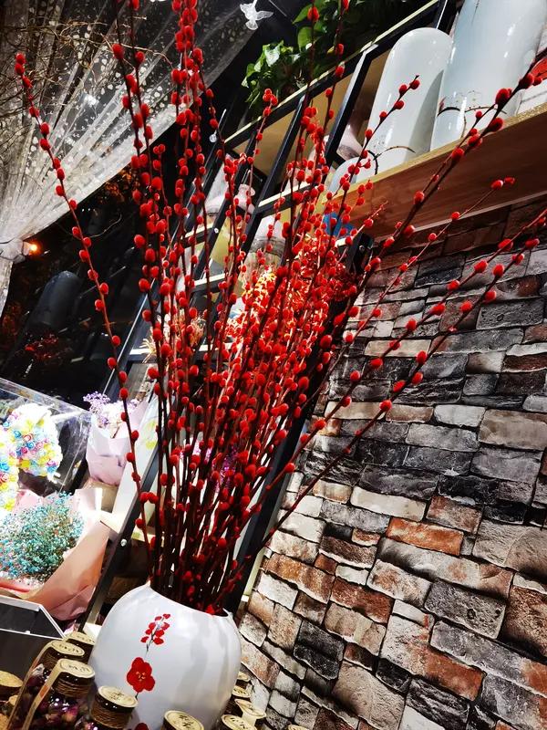 看到“年年顺顺利利”求下联，我觉得有不少合适的。像“处处温温馨馨”就不错，“处处